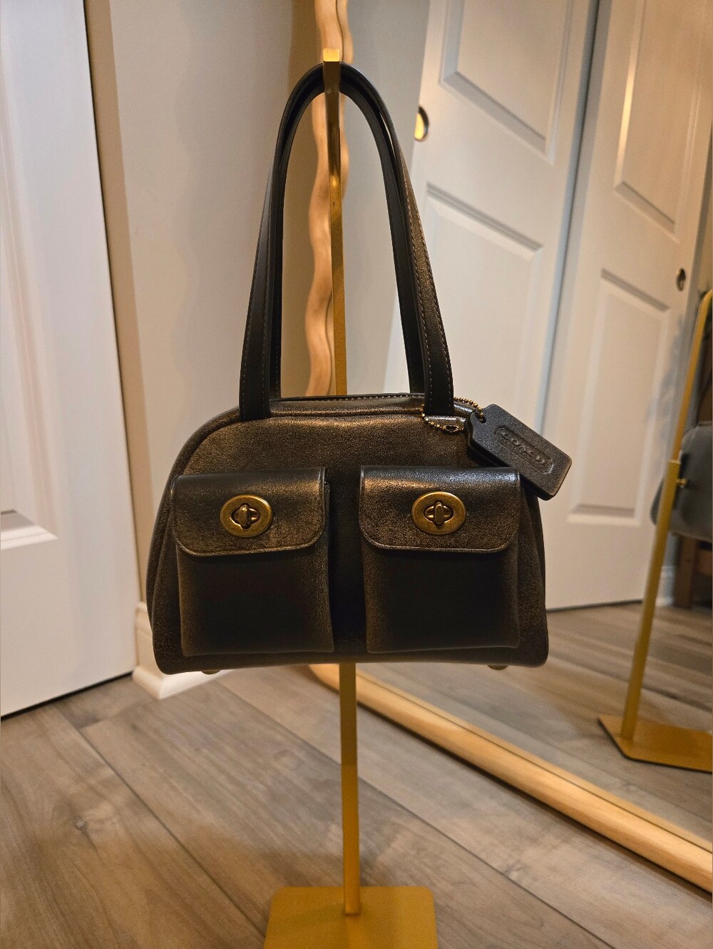 Coach Turnlock Bag 20 (Style CCS85) NWT. Loved Leather.